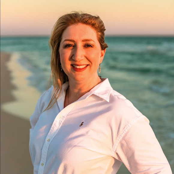 Meet your Posher, Hollie - Picture 2 of 2